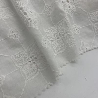 Small Mesh Design White Embroidery Fabrics 100% Cotton Breathable For Dresses